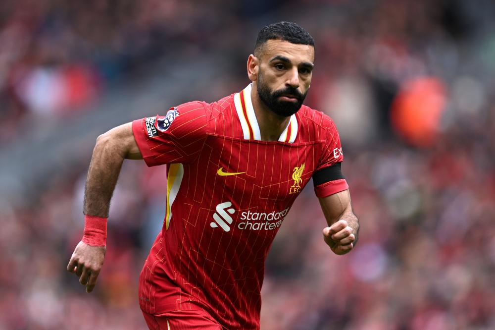 朱婷拿下胜利后在食堂打饭，一身迷彩装英姿飒爽！.